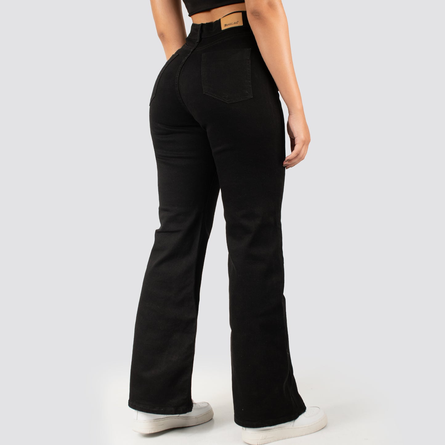 Jeans Mom Flare Tiro Alto Negro Basic